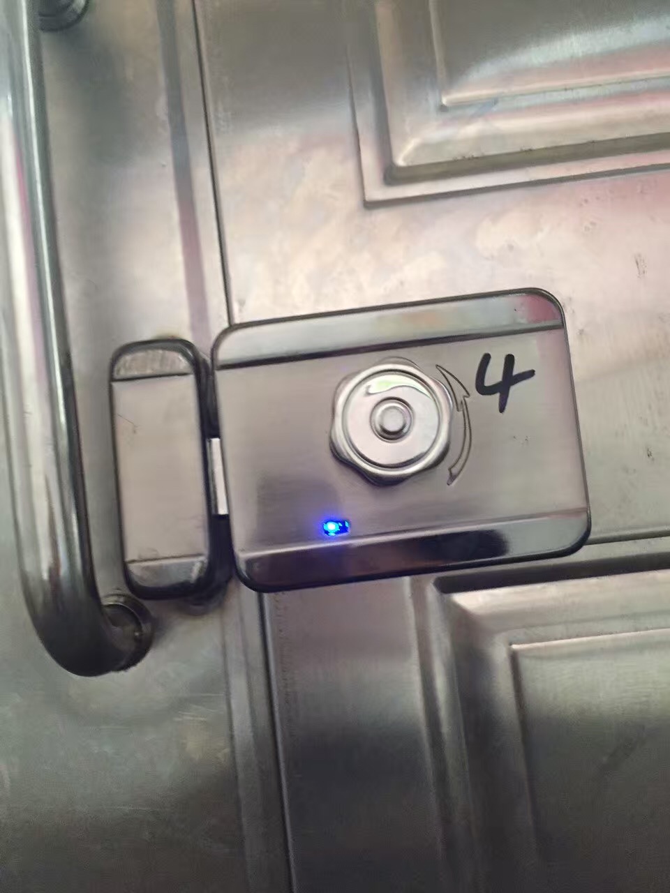 防盜門(mén)+電機(jī)鎖                            